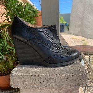 Like new black leather wedges